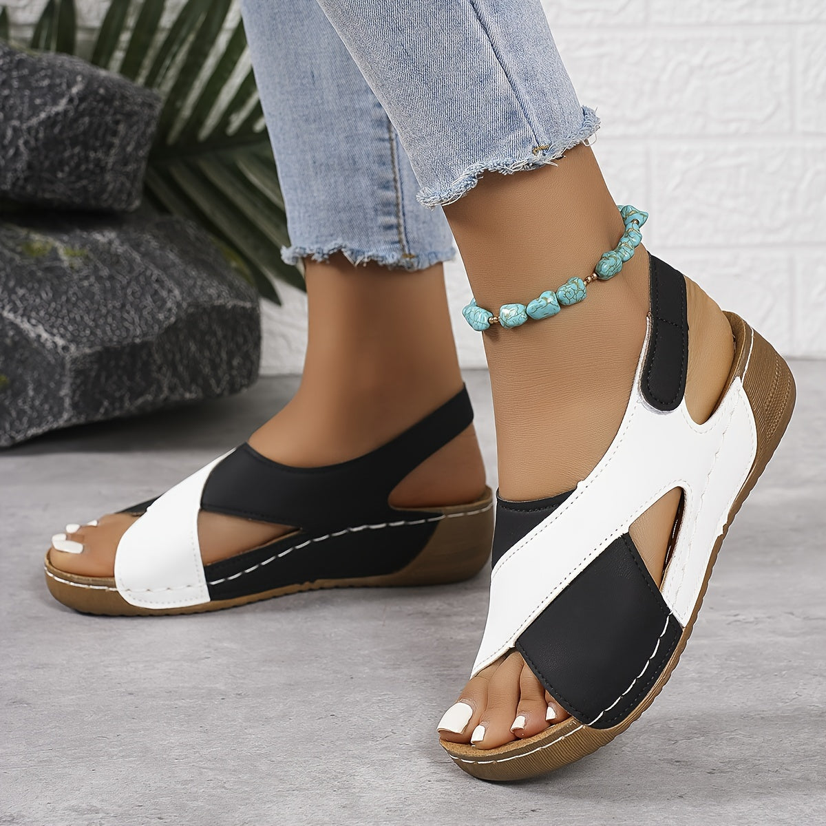Lucrecia® | Orthopedic sandals made from vegan leather