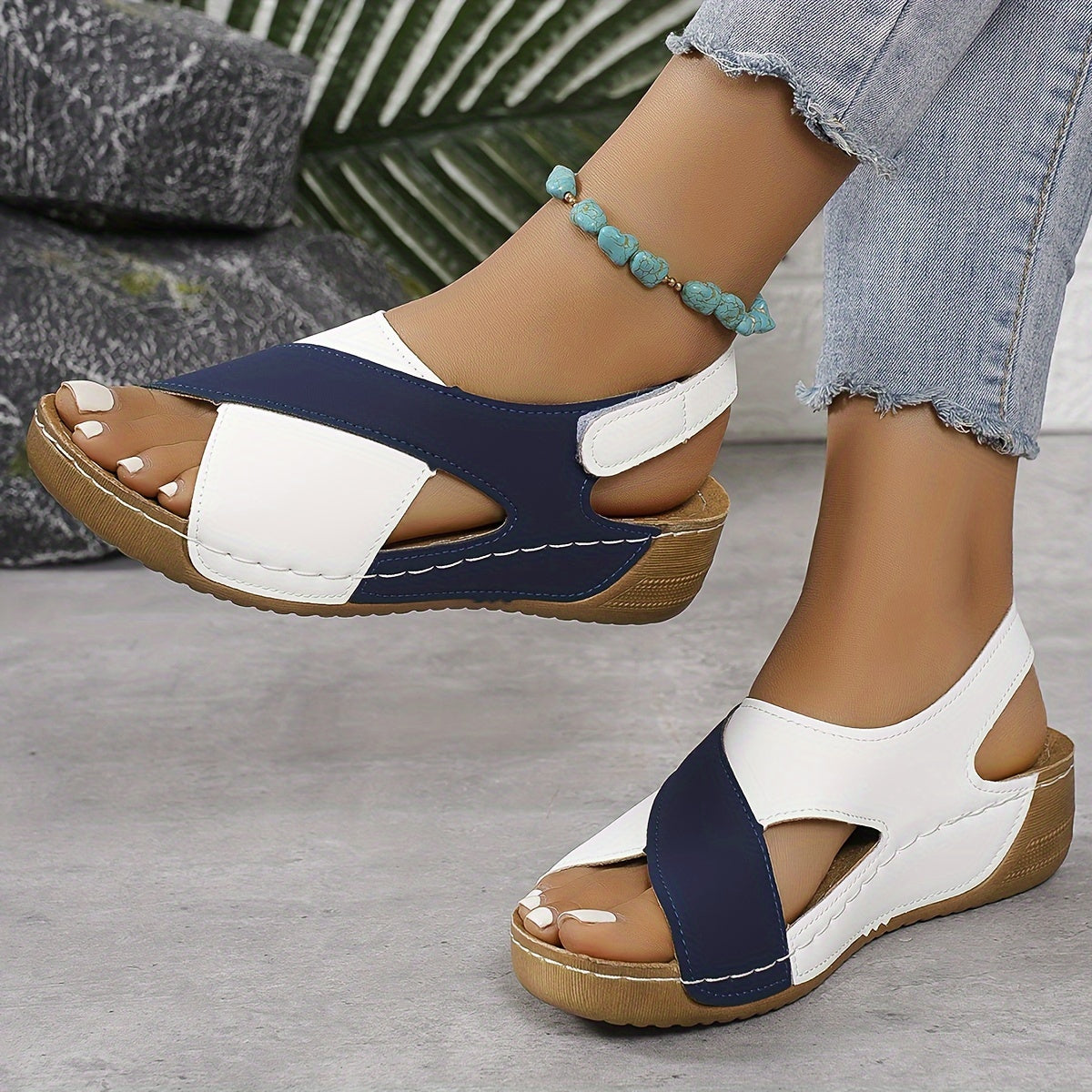 Lucrecia® | Orthopedic sandals made from vegan leather