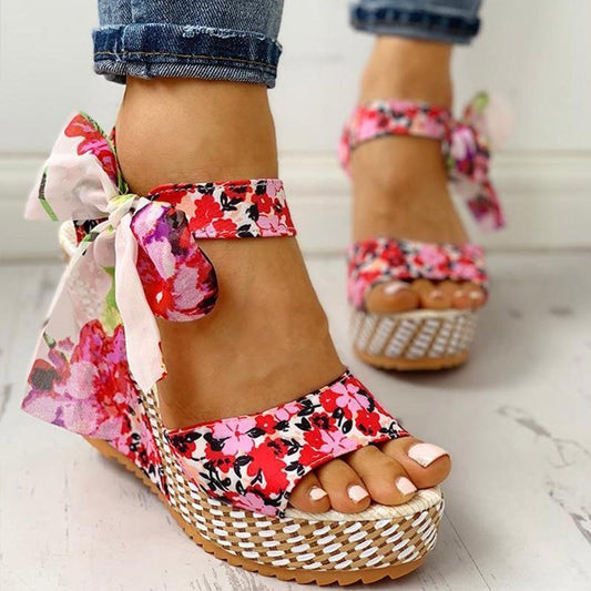 Marina® | Women's wedge heel sandals with floral pattern in an elegant trend